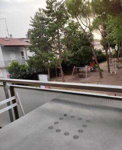 a balcony with a table with snowflakes on it at Rossetto e cocciolato - Stanza indipendente con bagno privato a Pesaro in Pesaro +9 photos