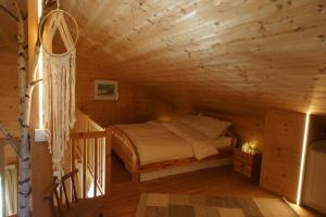 Postel nebo postele na pokoji v ubytování Holz Chalet Nähe Salzburg
