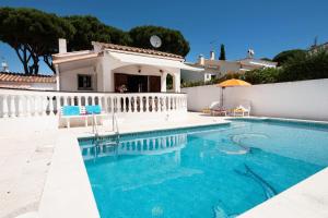 een villa met een zwembad voor een huis bij YVONNE in L'Escala