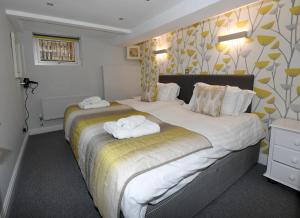 Postel nebo postele na pokoji v ubytování Harrogate Self Catering - Mews Suite - Garden