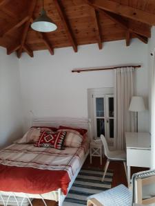 Ένα ή περισσότερα κρεβάτια σε δωμάτιο στο Alexandros Traditional House