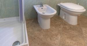 A bathroom at Domo Galante