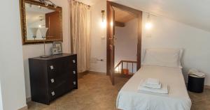 A bed or beds in a room at Domo Galante