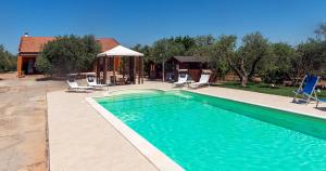 The swimming pool at or close to Domo Galante