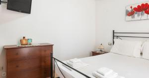 A bed or beds in a room at Domo Galante