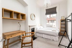 Postel nebo postele na pokoji v ubytování Bright & Spacious York Apartment I Pass The Keys