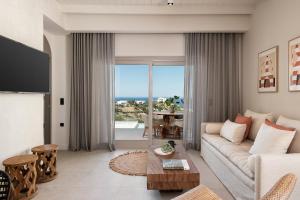 Posezení v ubytování Seaview Lux Villa Kokomo Aura with Private Pool, 400m to beach!
