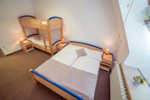 Postel nebo postele na pokoji v ubytování IT Centrum Apartments