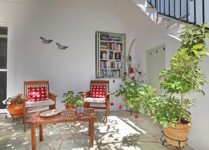 A seating area at Katerina