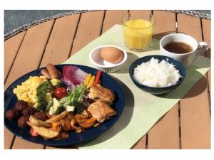 a table with two plates of food with rice and a drink at HOTEL HILLARYS Akasaka in Tokyo +56 photos