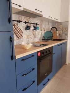 Kuchyň nebo kuchyňský kout v ubytování Apartment Beach Kavatsi