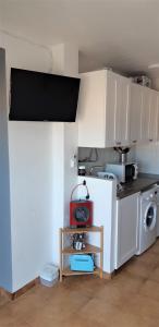 A kitchen or kitchenette at Appartement sur Empuriabrava à 100 m de la mer