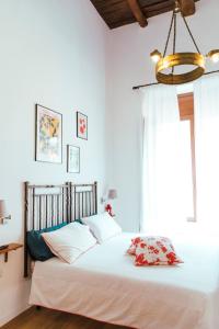 A bed or beds in a room at Relais CuoreNapoletano