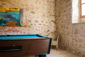 Biliár nebo kulečník v ubytování Villa Santanyí, Sueño de Verano
