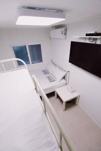 TV a/nebo společenská místnost v ubytování Fully Mini Hotel