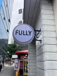 a sign on the side of a building at Fully Mini Hotel in Seoul