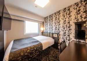 Cama ou camas em um quarto em APA Hotel Hakataeki Chikushiguchi