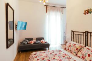 A bed or beds in a room at Relais CuoreNapoletano