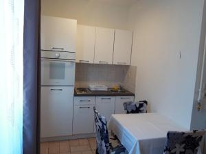Kuchnia lub aneks kuchenny w obiekcie Apartman Zuki
