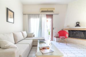 Posedenie v ubytovaní Marilyn Boutique Apartment near Sandy Beach
