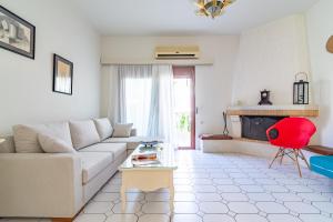 Posedenie v ubytovaní Marilyn Boutique Apartment near Sandy Beach