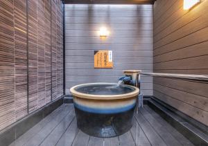 Um banheiro em APA Hotel Hakataeki Chikushiguchi
