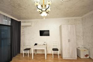 TV a/nebo společenská místnost v ubytování Kazbegi Hotel Batumi