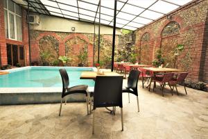 Bazén v ubytování Kazbegi Hotel Batumi nebo v jeho okolí