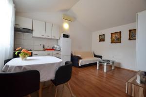 Kuchyň nebo kuchyňský kout v ubytování Zminj Apartments
