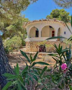 a house in the middle of a field with trees at Quinta la Sal in Jávea
