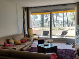 a living room with a couch and a table at Appartement Panoramic in Arcachon