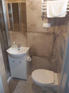 Łazienka w obiekcie OperaHostel