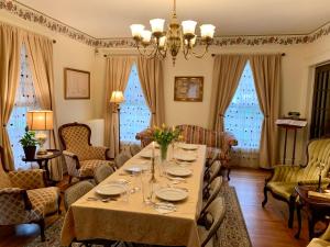 Grand Colonial Bed and Breakfast 레스토랑 또는 맛집