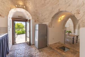 A kitchen or kitchenette at HelloApulia - Trulli Le Murge