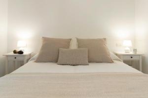 A bed or beds in a room at HelloApulia - Trulli Le Murge