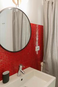 A bathroom at HelloApulia - Trulli Le Murge