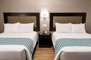 Un pat sau paturi într-o cameră la Costa del Sol Wyndham Piura