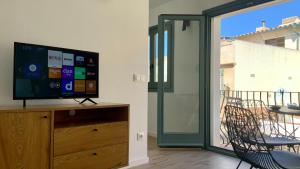 Televízia a/alebo spoločenská miestnosť v ubytovaní El Gavell, Terrace Boutique Apartament