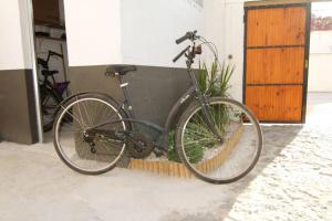 Vožnja biciklom pokraj objekta Casa rural Antich Delta del Ebro ili u blizini