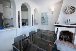 Kuchyňa alebo kuchynka v ubytovaní Urb. Alhambra II 15