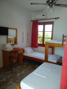 a room with two bunk beds and a desk and a window at Πενυ Καντια 1ος Ν 4 in Kandia +4 photos