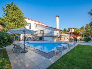 Bazén v ubytování Villa Martimar with pool and hot tub in Istria nebo v jeho okolí