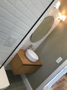 a bathroom with a sink and a bath tub at Appartements de Standing - Panate in Corte