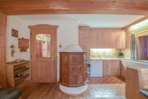A kitchen or kitchenette at Apartments Christa App A