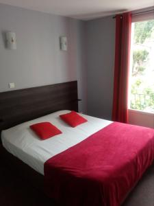 Postel nebo postele na pokoji v ubytování Auberge de Barnas + 28 fotografií