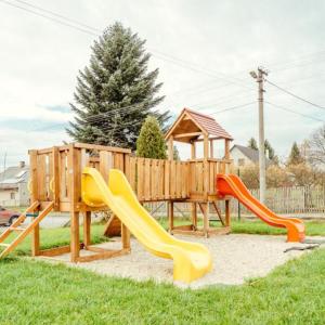 Area permainan anak di Apartmány Dalov