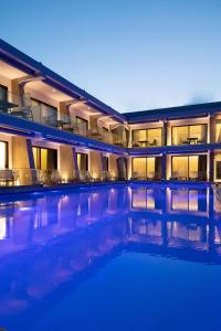 Het zwembad bij of vlak bij Akti Toroni Boutique Hotel