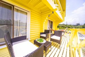 Ban công/sân hiên tại Awaji Large Log house in Goshiki 2 +44 ảnh