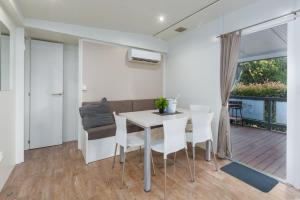 Mobile Homes Banko in Bijela Uvala and Zelena laguna的休息区