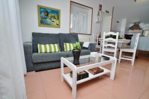 Posedenie v ubytovaní Apartamento de Pilar - 7000